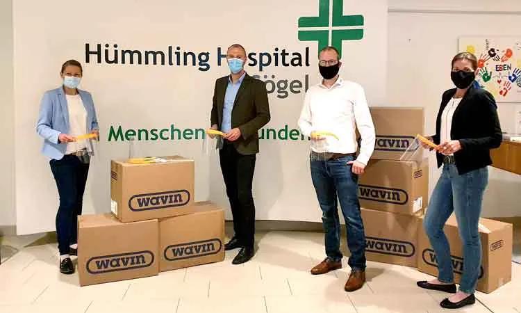 Mehr Sicherheit gegen Covid-19 für Mitarbeiter am Krankenhaus durch Faceshields von Wavin