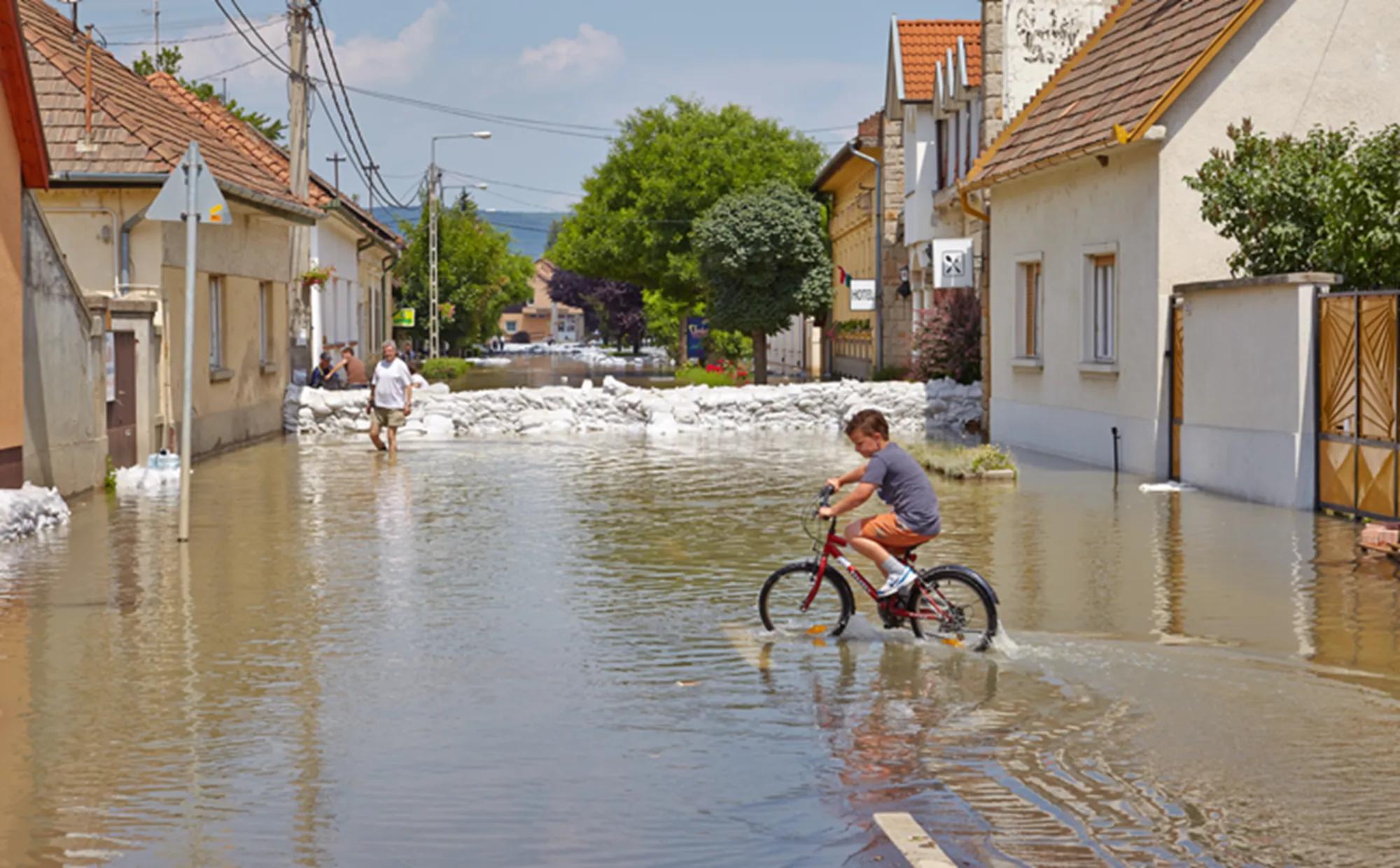 Das Schwammstadtkonzept als Hochwasserschutz einführen