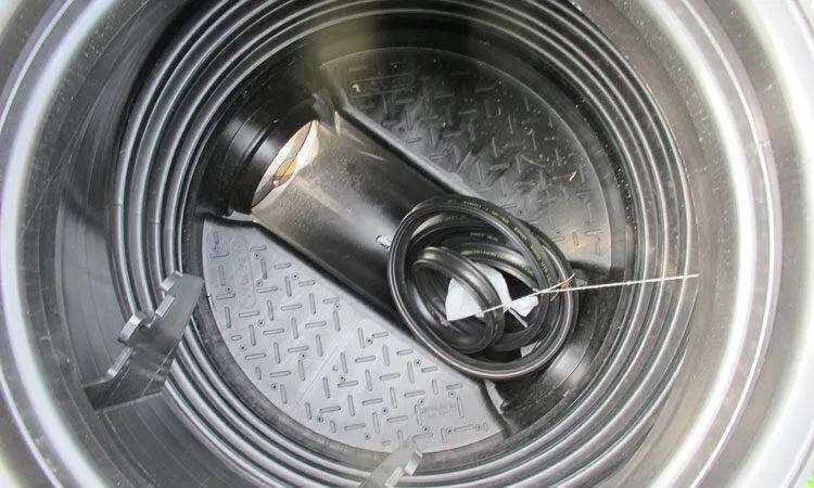 Schachtboden von einem Abwasserschacht