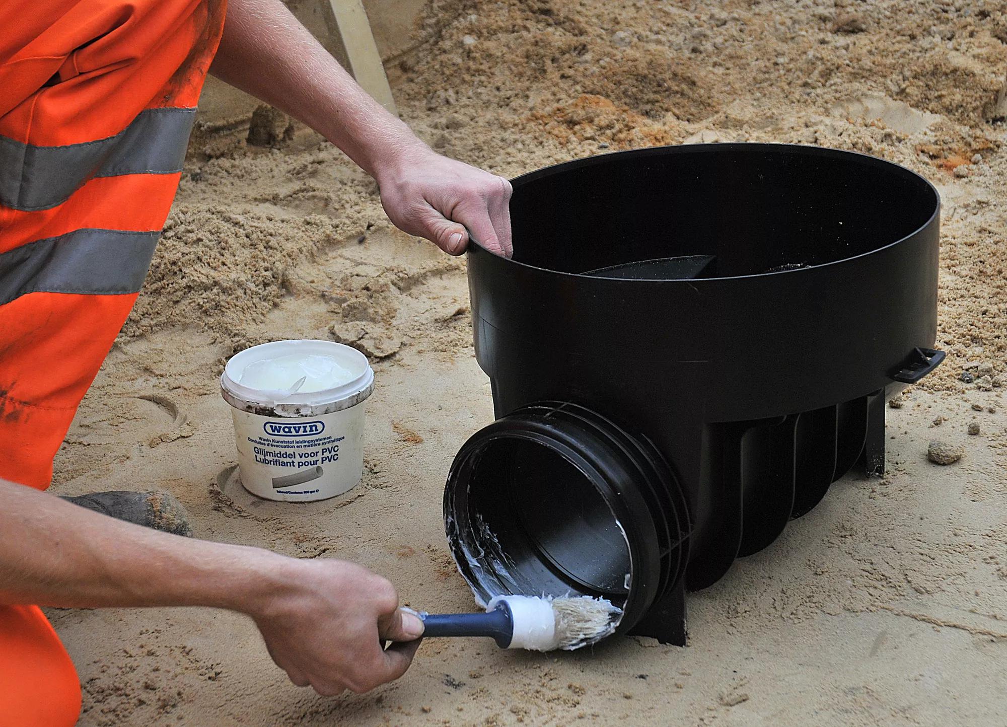 IC315 lubricate seal.JPG