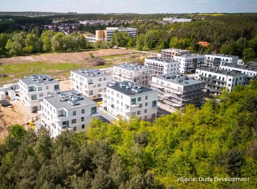 Nowoczesne osiedle - blisko terenów zielonych, z szybkim dojazdem do centrum Poznania i pełną infrastrukturą w sąsiedztwie.