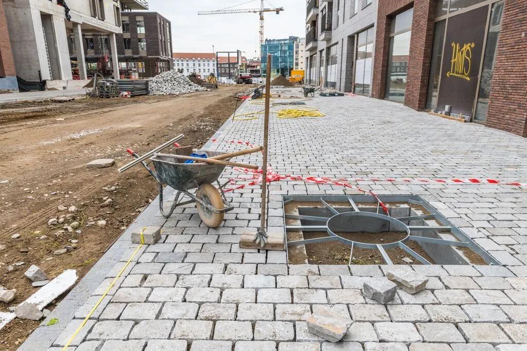 Układanie nawierzchni nad zbiornikiem