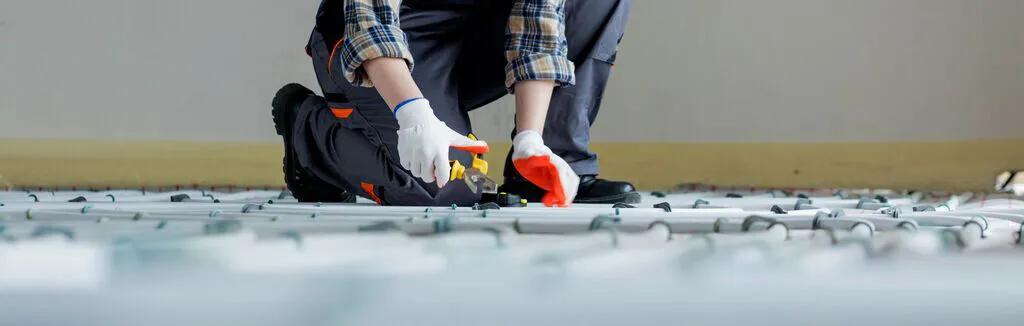 Nasssystem oder Trockensystem für die Fußbodenheizung