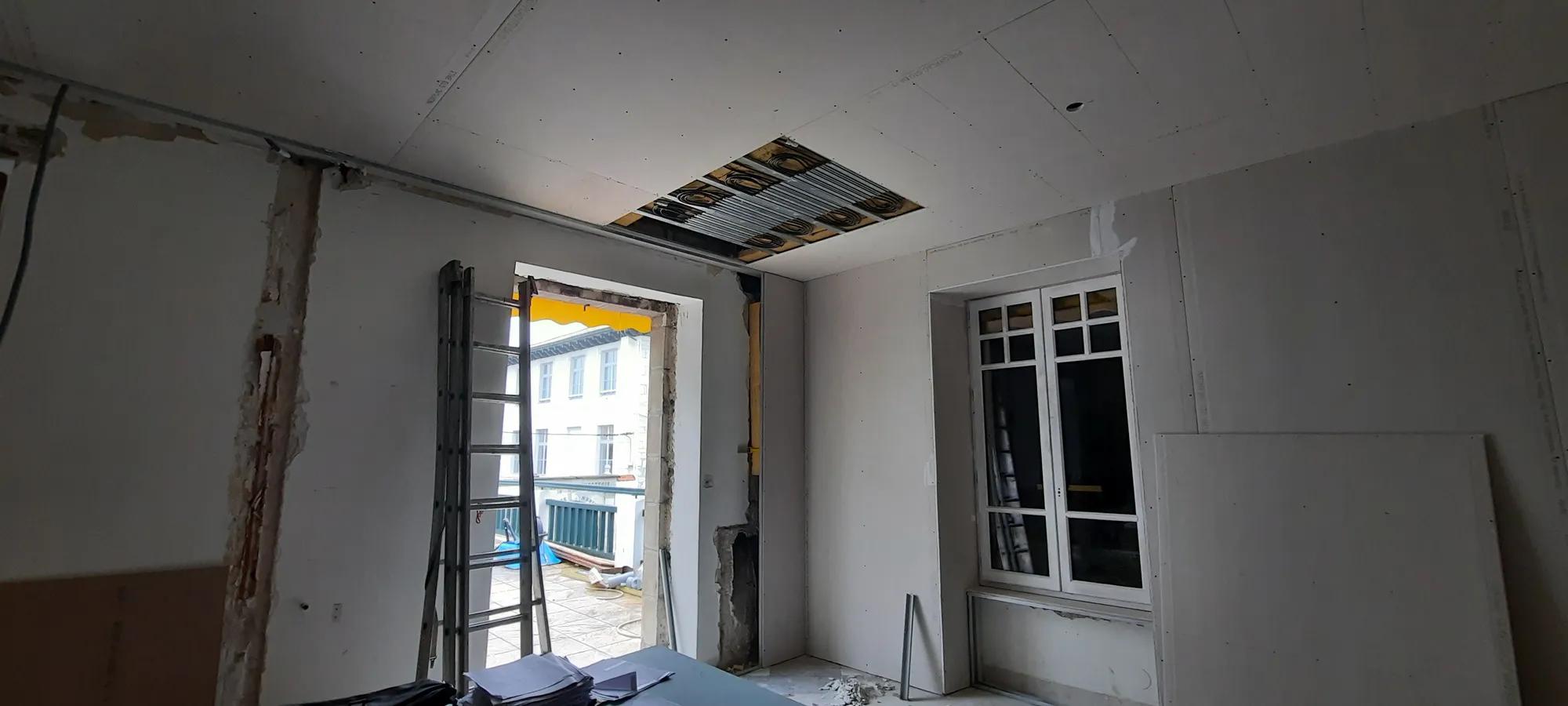 Remplacement d’un système de chauffage traditionnel par un plafond climatique CD-4 de Wavin en maison individuelle
